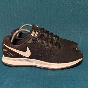 Nike Air Zoom Pegasus 33 Athletic Shoes Mens 9 Black White